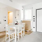 Design Smart - Terrace & Private Box